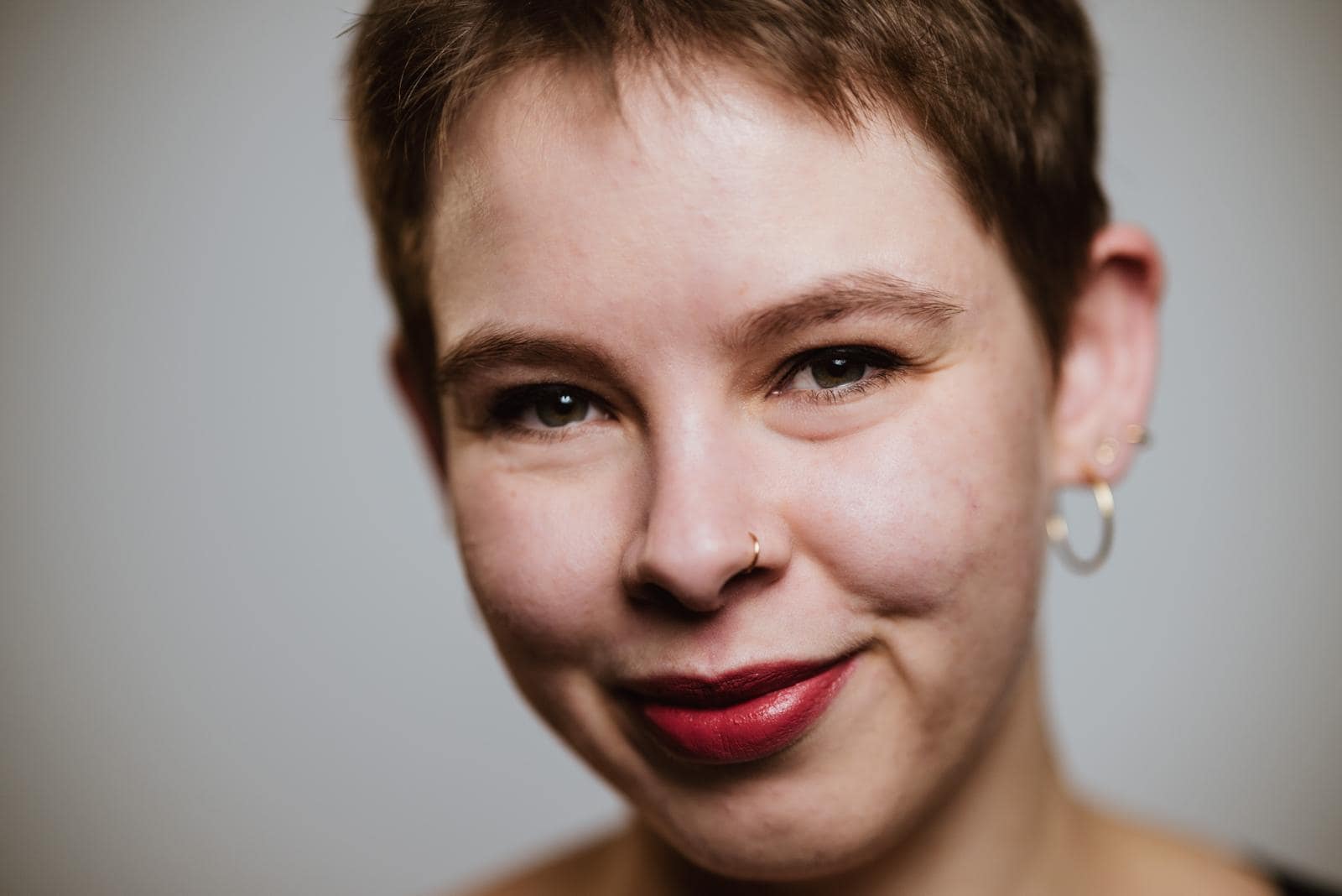 Portrait-Foto von Testimonial Kaya, 29, aus Köln nach Ordnungscoaching und Einrichtungsberatung